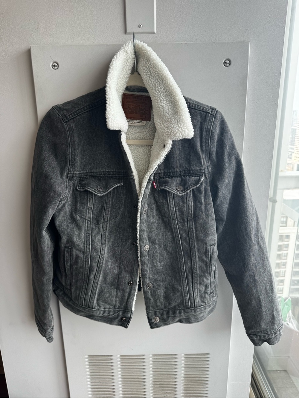 Levi’s Original Sherpa Trucker Jacket Gray Denim S - Picture 3 of 9